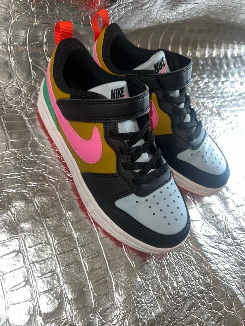 Nike Kids Low-Top Sneakers in Pink, Black, Olive, Light Blue